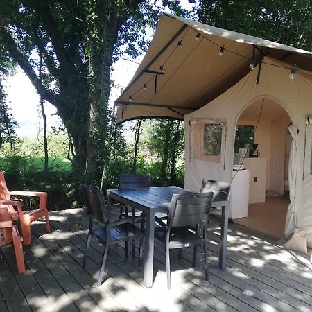 Hebergements Camping "Les Pieds Dans L'Eau" Crozon Exterior photo