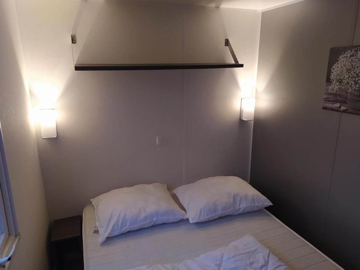 Hebergements Camping "Les Pieds Dans L'Eau" Crozon Exterior photo
