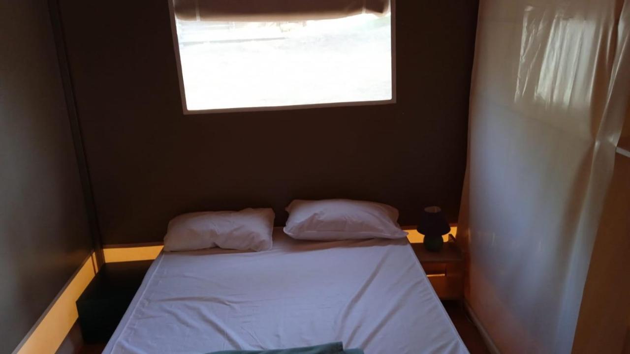 Hebergements Camping "Les Pieds Dans L'Eau" Crozon Exterior photo