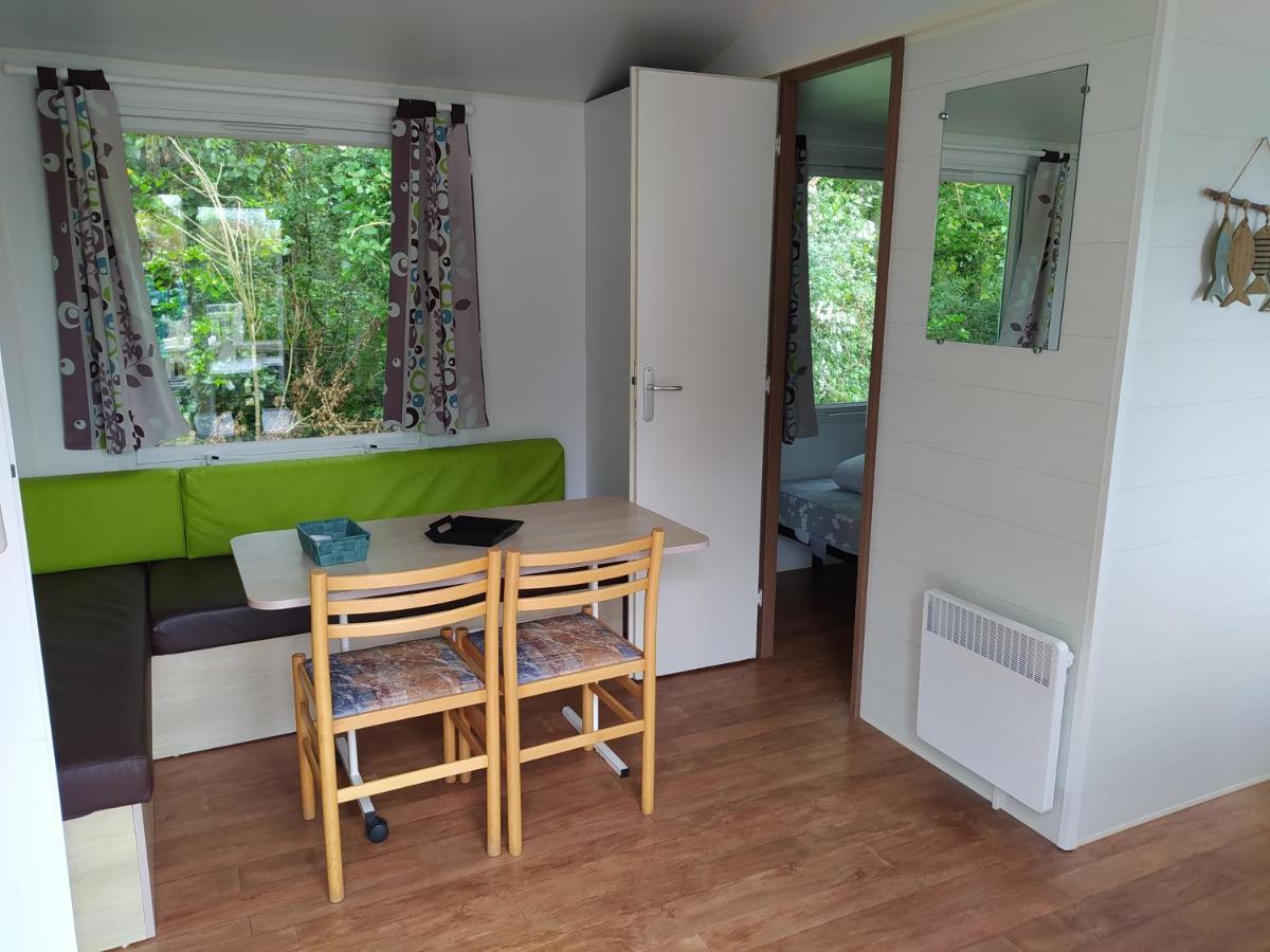 Hebergements Camping "Les Pieds Dans L'Eau" Crozon Exterior photo