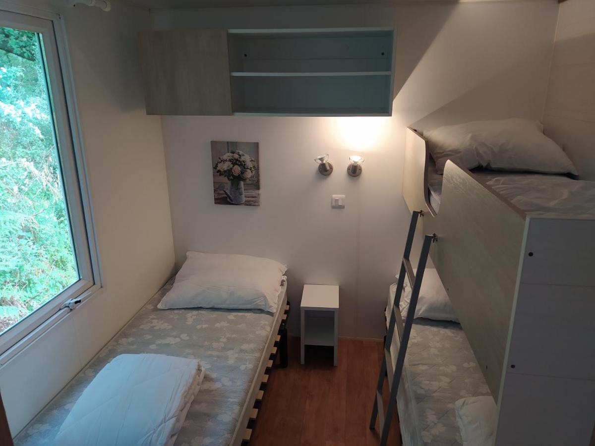 Hebergements Camping "Les Pieds Dans L'Eau" Crozon Exterior photo