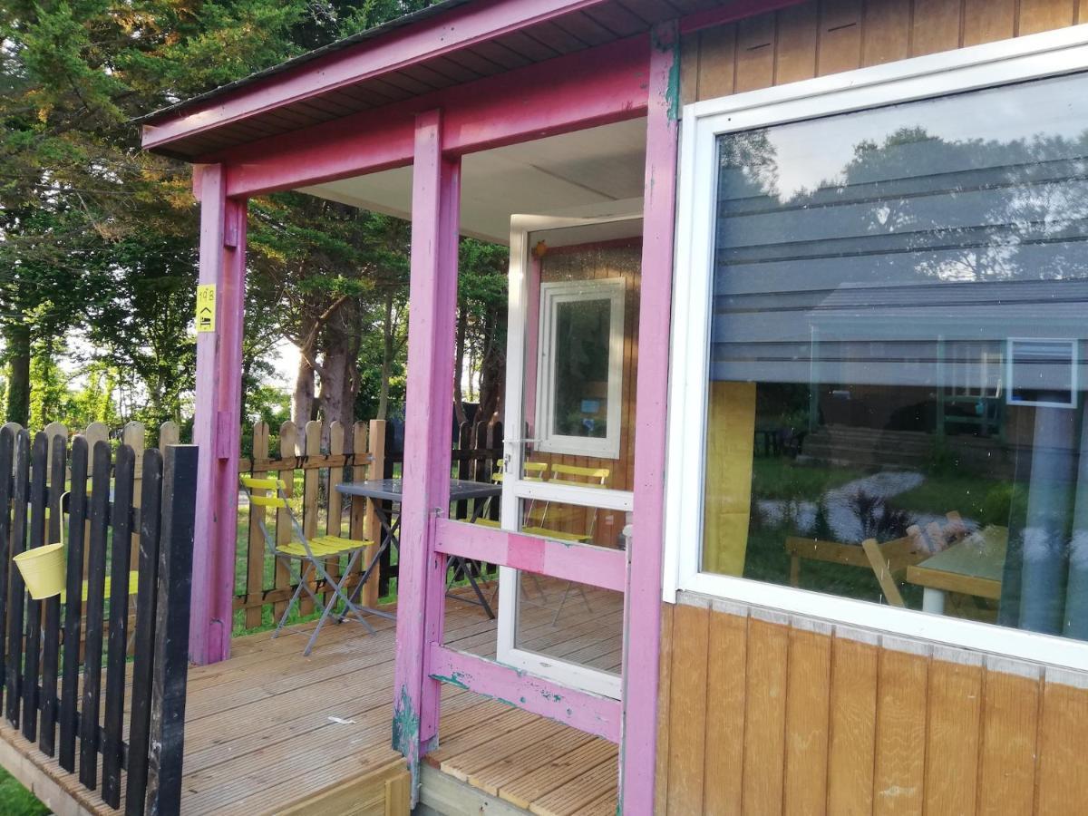 Hebergements Camping "Les Pieds Dans L'Eau" Crozon Exterior photo