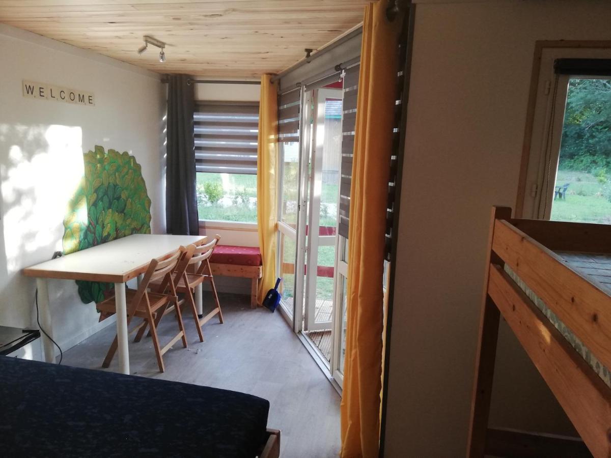 Hebergements Camping "Les Pieds Dans L'Eau" Crozon Exterior photo