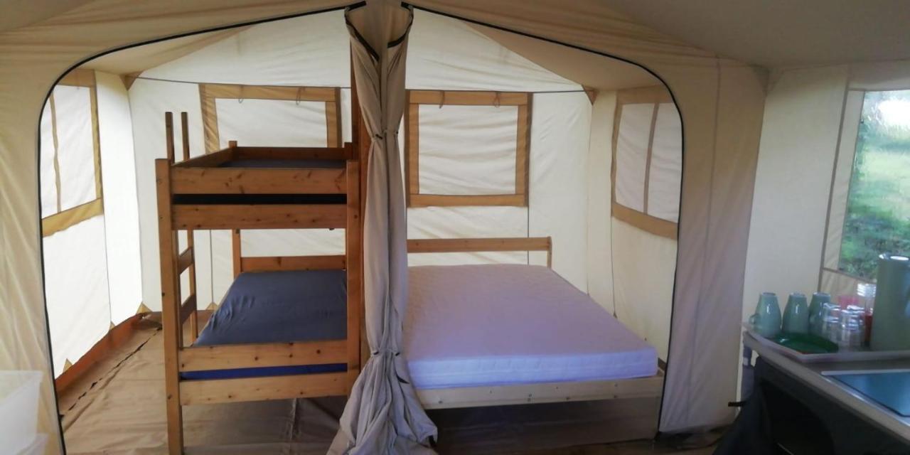 Hebergements Camping "Les Pieds Dans L'Eau" Crozon Exterior photo